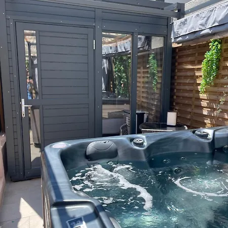 Capsule hotel Insolite Avec Jacuzzi Menton